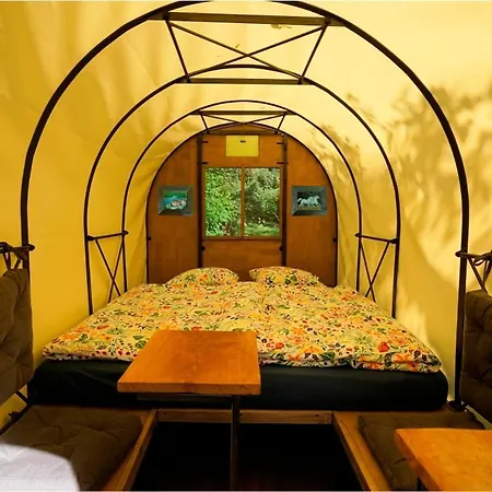 Luxusní stan Glamping Tlaka *